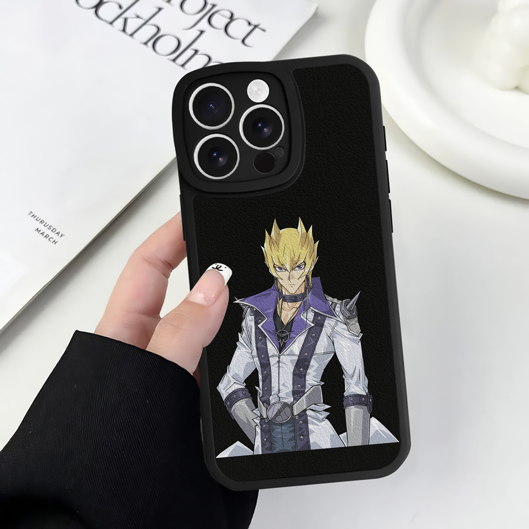 （画像用） 遊☆戯☆王 Yu-Gi-Oh! 【iPhone 16シリーズ対応】シリコンスマホケース（レザー調） 材質：シリコン